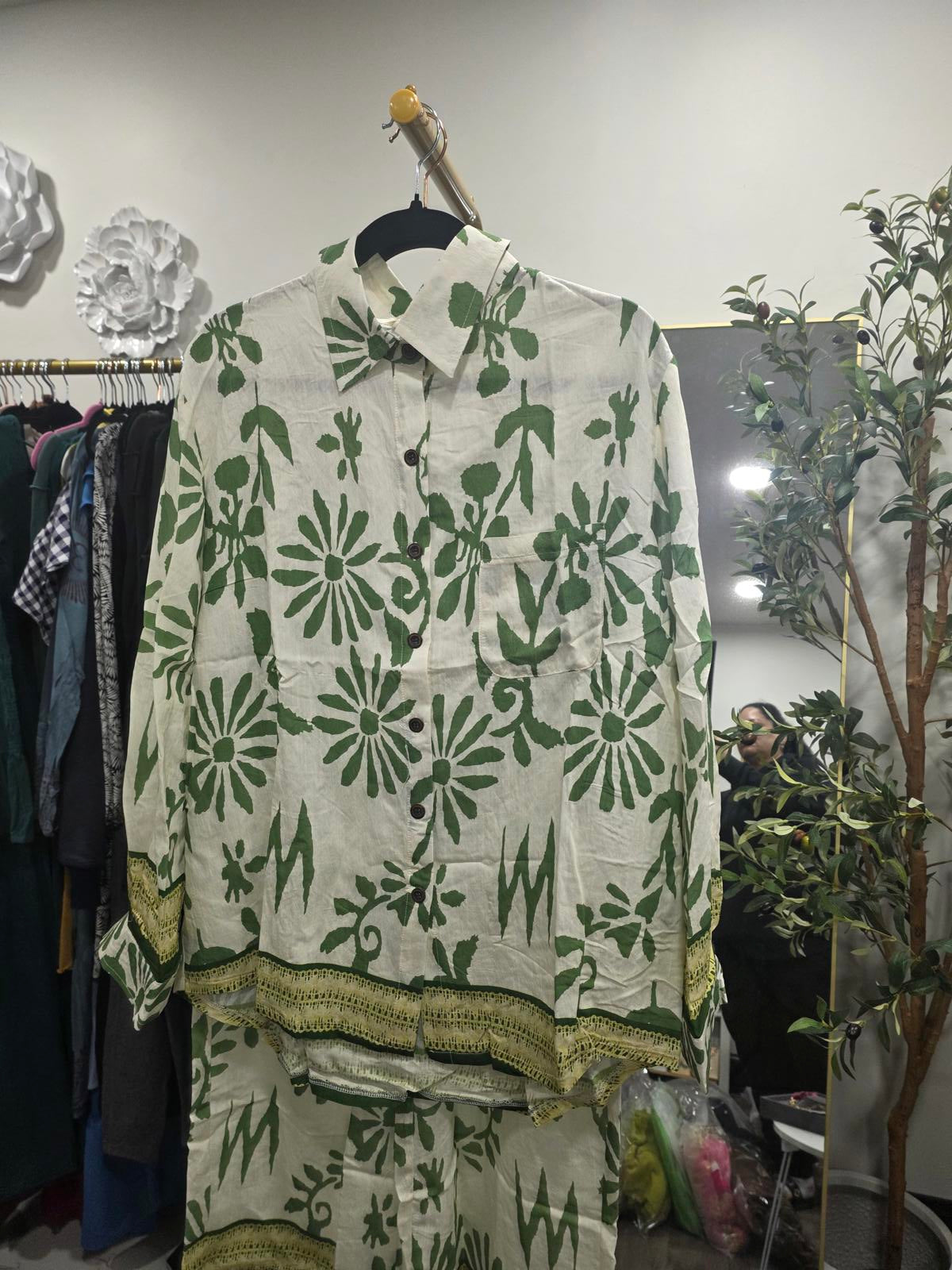 POL Button Down Floral Long Sleeve Shirt and Pant Set Size Small
